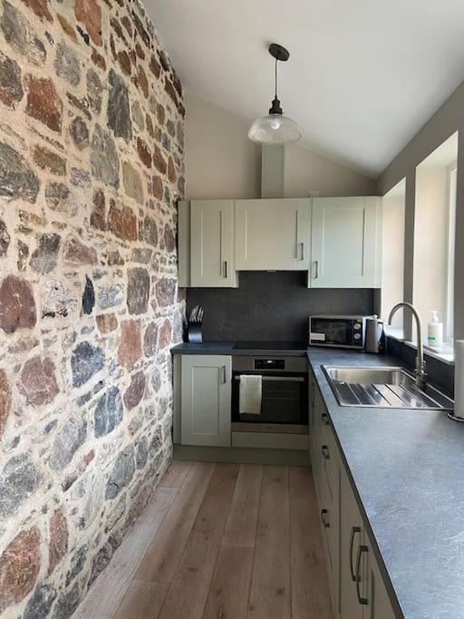 Signalman'S Cottage In Clachnaharry South Kessock Exterior photo